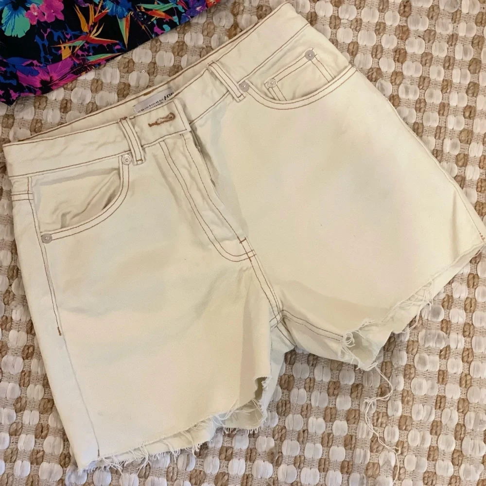 ZARA white shorts - Picture 1 of 4